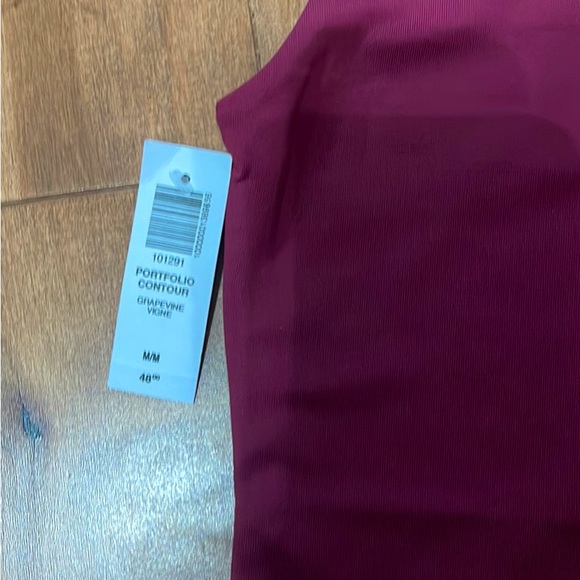 Babaton contour bodysuit in colour grapevine
- never worn, tags attached - Picture 1 of 2